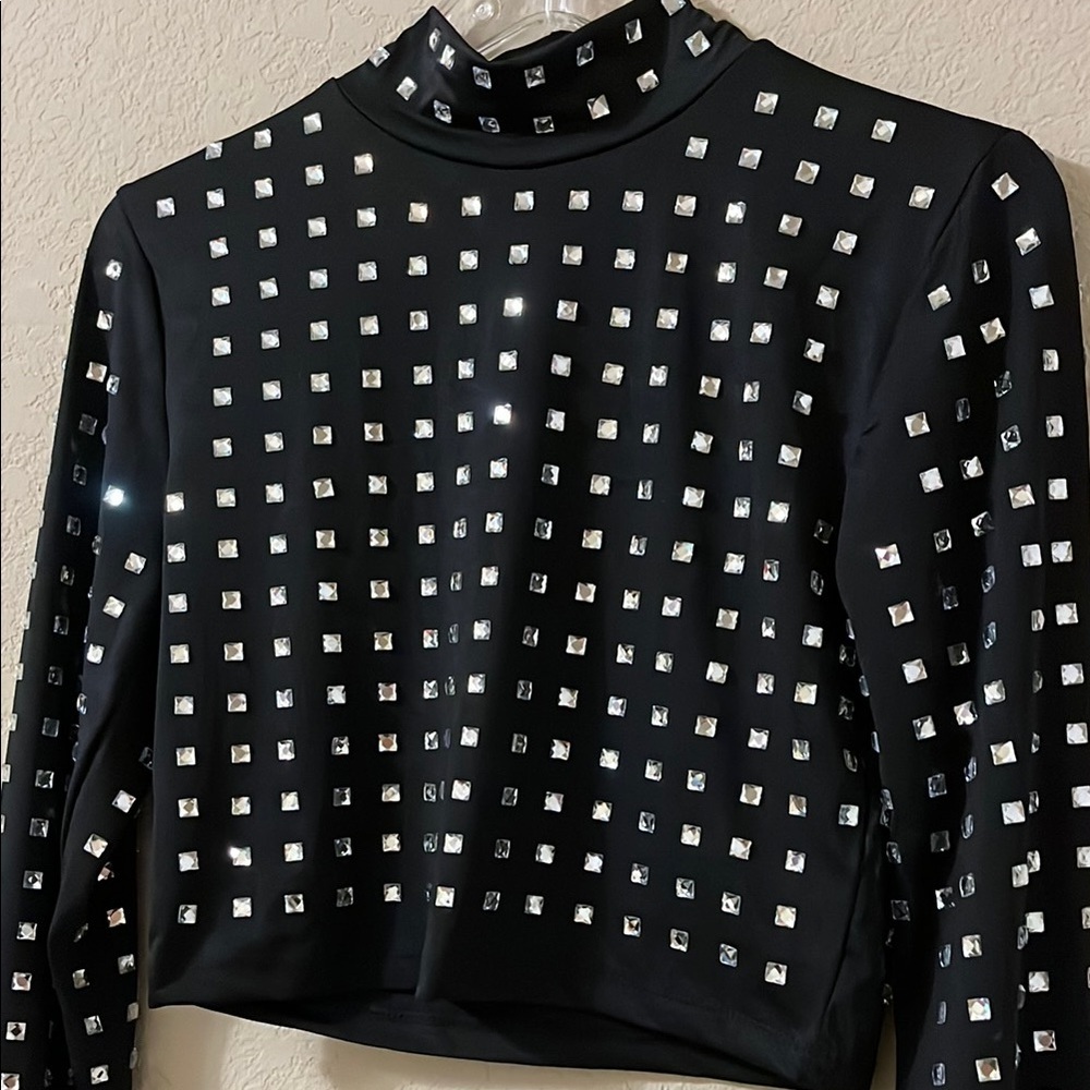 Stunning Studded Women's Top - Picture 3 of 6